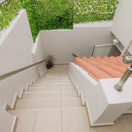 Semeli House Apartman *