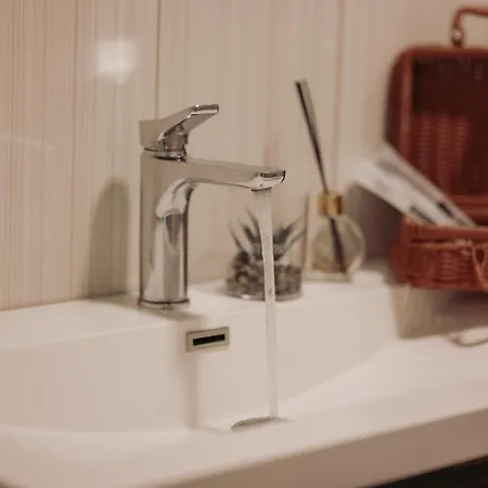 アパート Semeli House